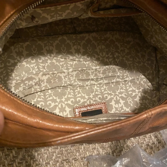 HOBO ONE STRAP, ZIPPERED CAMEL COLOR MID-SIZE BAG - Picture 5 of 12